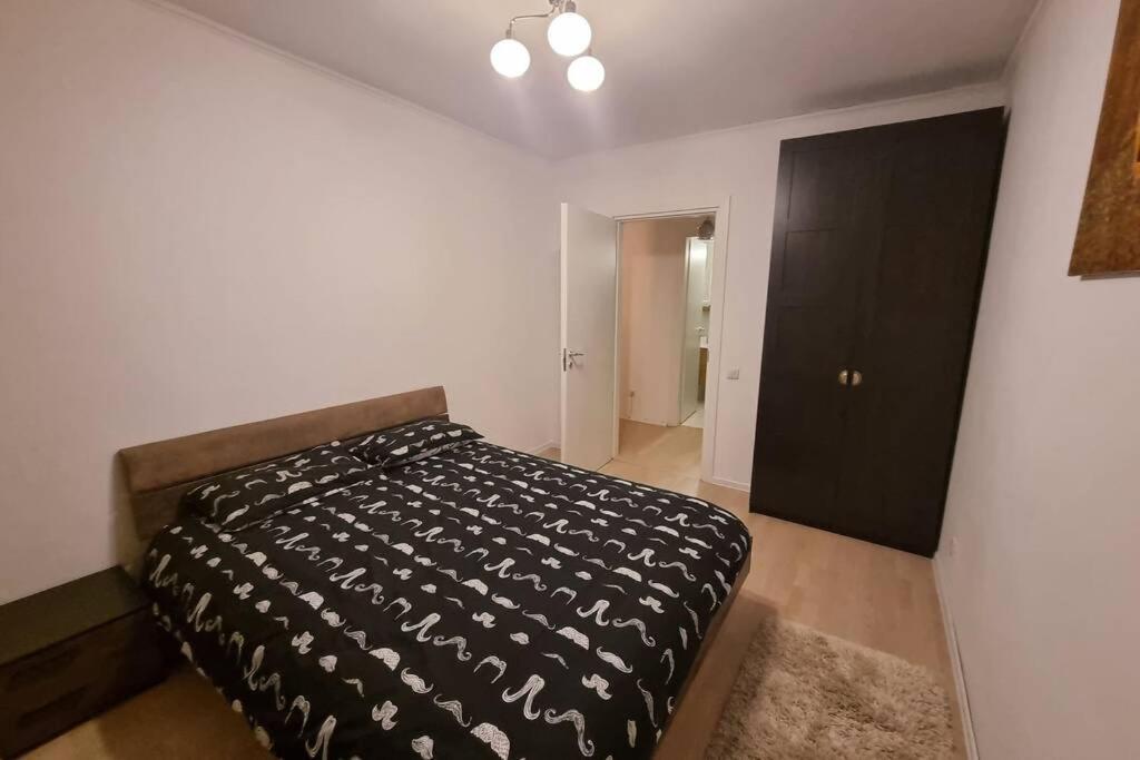 Park Residence 5, 2 Bedroom Apartment Букурещ Екстериор снимка